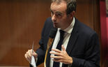 Sébastien Lecornu tenta apoio para o governo francês