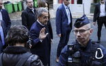 Nicolas Sarkozy surge num evento público com forte esquema de segurança