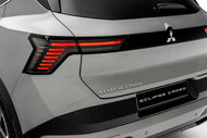 Detalhe traseiro do novo Mitsubishi Eclipse Cross, um SUV elétrico com mais de 600 km de autonomia