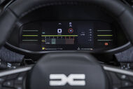 Painel digital de um carro mostra 0 km/h e limite de velocidade de 30 km/h