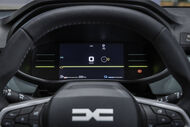 Painel digital do Dacia mostra informações e alertas importantes