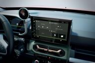 Dacia Spring apresenta sistema de navegação e carregamento