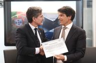 Assinatura Memorando Airbus/AED Cluster. Head of Air Power Sales, SVP Airbus DS, Oscar Alonso Romero e o presidente AED Cluster Portugal, José Neves durante a assinatura.