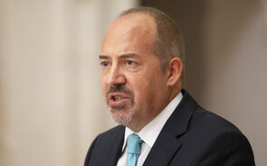 Álvaro paga 150 mil para passar compras a pente fino