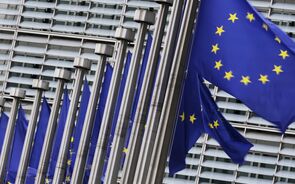 Bruxelas pressiona Portugal a transpor regras sobre reduções de preços nos serviços