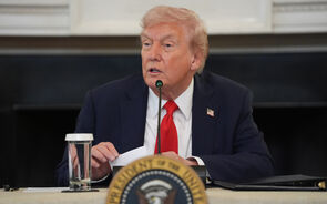 Trump diz que vai aplicar tarifas adicionais de 100% à China
