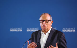 Carlos César diz que todas as vitórias e derrotas são das direções dos partidos