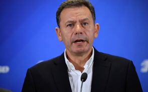 Bipartidarismo de pé com Chega longe de PS e PSD