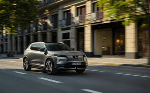 Mitsubishi Eclipse Cross.mp4