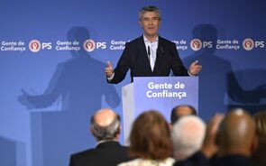 Presidenciais: Carneiro propõe apoio do PS a Seguro que representa 'socialismo democrático'