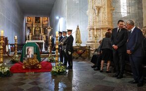 Família, amigos e personalidades no último adeus a Pinto Balsemão