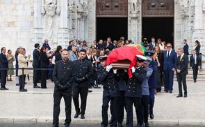 Família, amigos e personalidades no último adeus a Pinto Balsemão