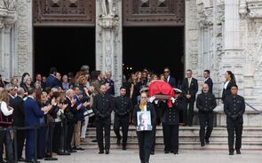 Família, amigos e personalidades no último adeus a Pinto Balsemão