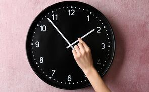Relógios atrasam uma hora em Portugal continental, Madeira e Açores