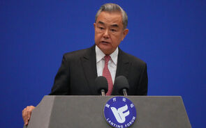 Wang Yi apela ao fim das guerras comerciais antes de encontro entre Xi Jinping e Trump