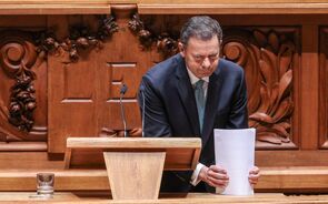 Sondagem: AD desce e encurta distância do PS e Chega 