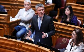 José Luís Carneiro, líder do PS, no parlamento sobre o Orçamento do Estado para 2026