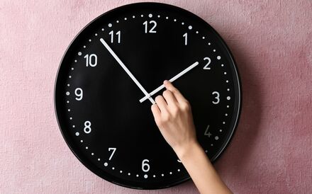 Relógios atrasam uma hora em Portugal continental, Madeira e Açores