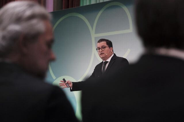 Sarmento reduz almofada financeira para mínimos de 2010