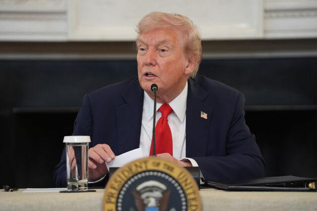 Trump diz que vai aplicar tarifas adicionais de 100% à China