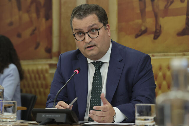 Sarmento garante que não planeia “neste momento” mexer nos rendimentos sujeitos a IRS
