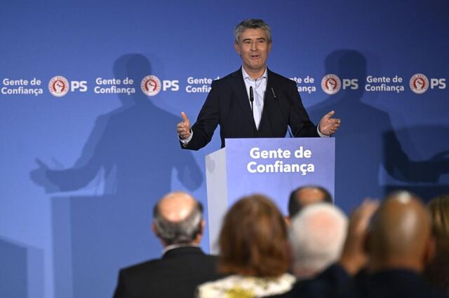 Presidenciais: Carneiro propõe apoio do PS a Seguro que representa 'socialismo democrático'