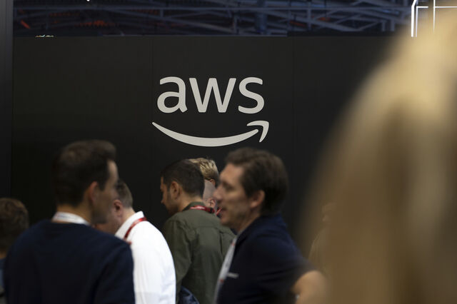 'Cloud' da Amazon tenta dar luz ao apagão. Serviços voltam a ficar online