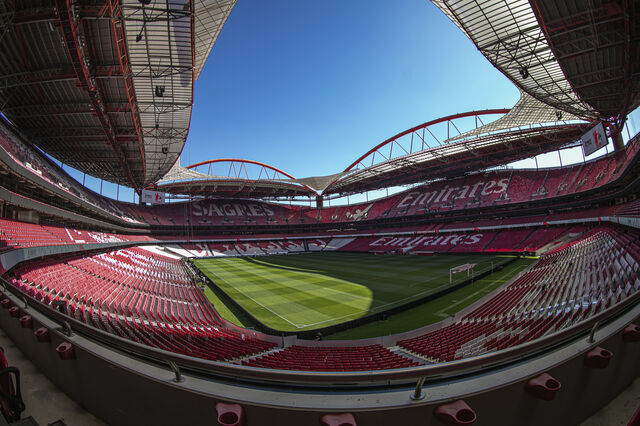 Benfica vai a votos com SAD a golear em bolsa