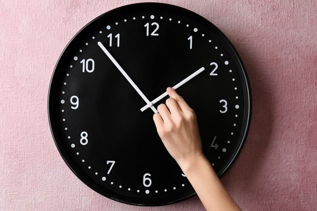 Relógios atrasam uma hora na madrugada de domingo