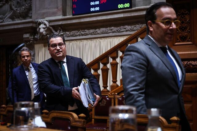 Sarmento atira para 2027 impactos nas contas da redução do IVA na construção 