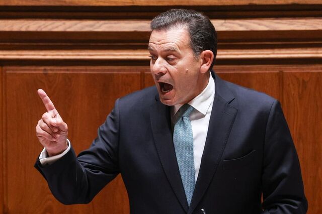 Montenegro assume negociações da lei laboral e chama UGT a São Bento