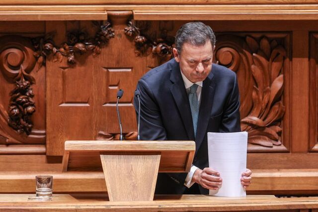 Sondagem: AD desce e encurta distância do PS e Chega 