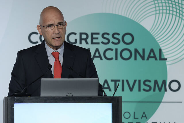 Passos pede ao Governo que não adie decisões por cálculos eleitorais