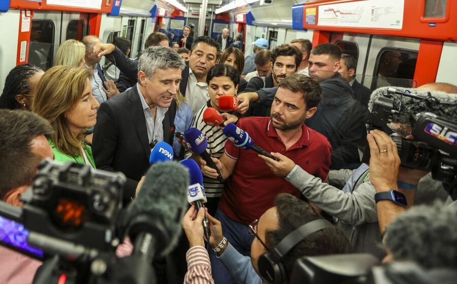 Carneiro acusa Governo de 'oportunismo' na lei dos estrangeiros e pede explicações sobre CP