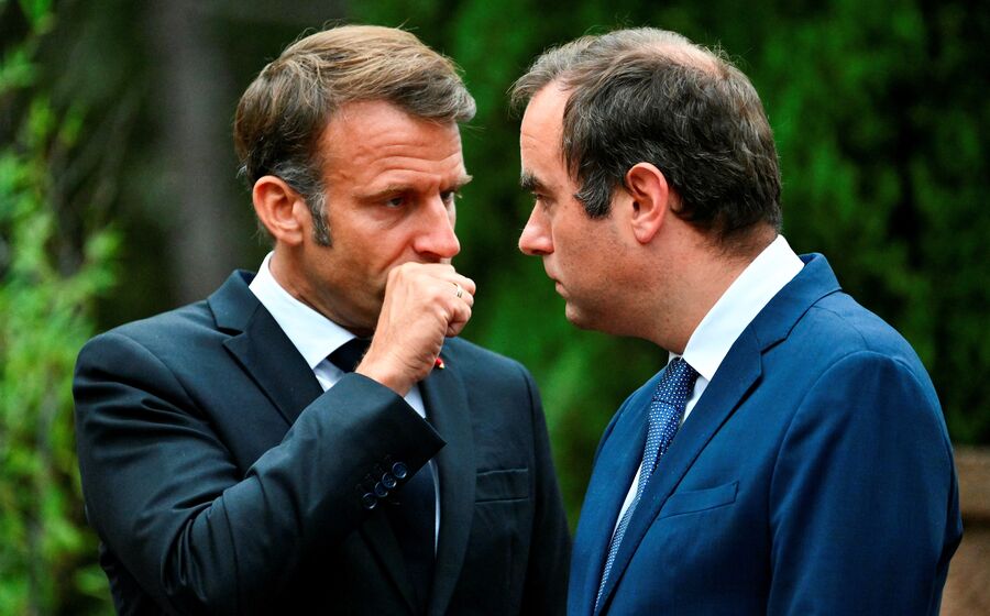 Emmanuel Macron deu até quarta-feira para Lecornu encontrar uma solução para a crise política.