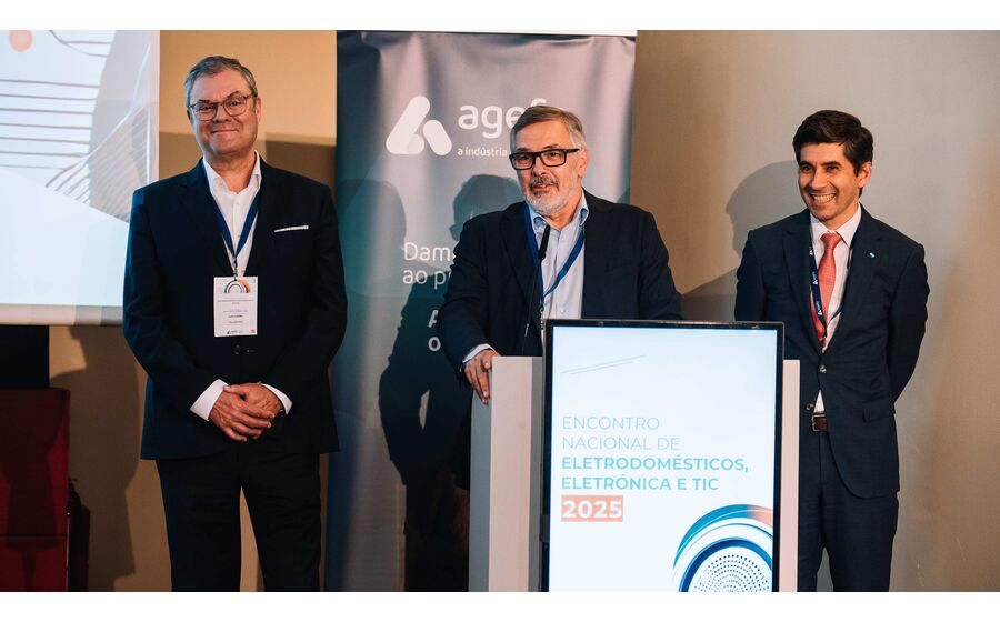 Luís Leitão, presidente do setor de eletrodomésticos, Daniel Ribeiro, diretor-geral da AGEFE, Vasco Falcão, presidente do setor de eletrónica e TIC