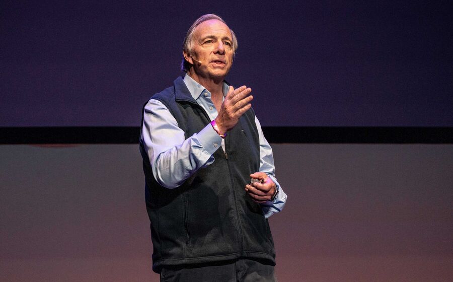 Ray Dalio aconselha investidores a alocarem parte dos portfólios ao ouro