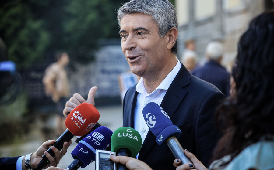 José Luís Carneiro discursa no Largo do Rato sobre eleições