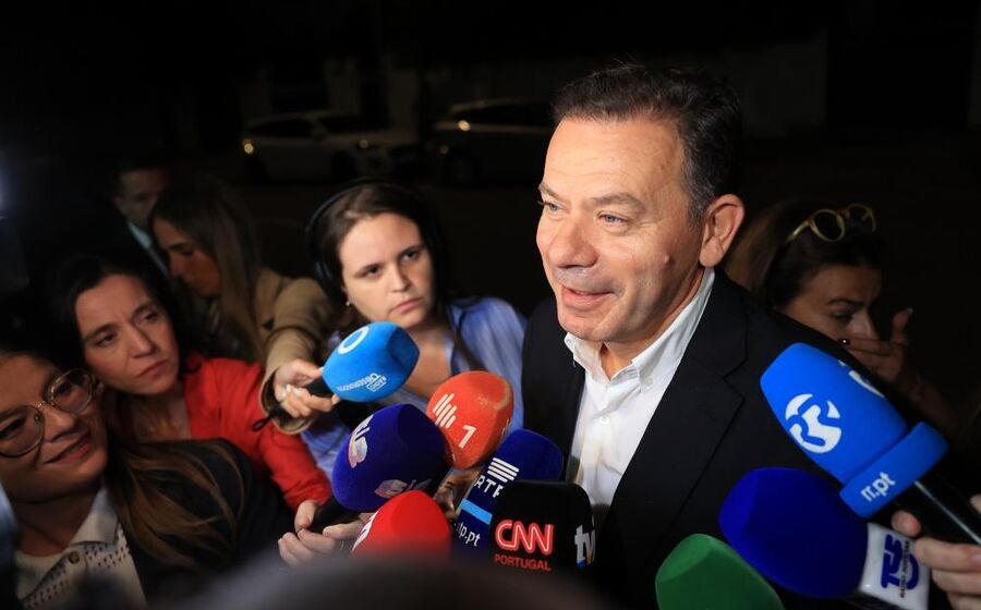 Coligação que sustenta o Governo segue à frente em número de câmaras. 