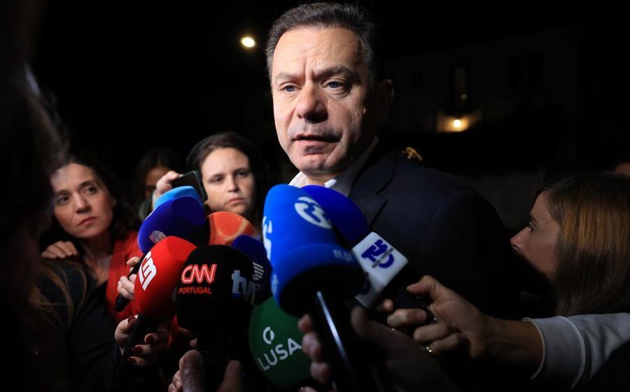 Luís Montenegro alega que eficiência não passa por cortes no SNS 