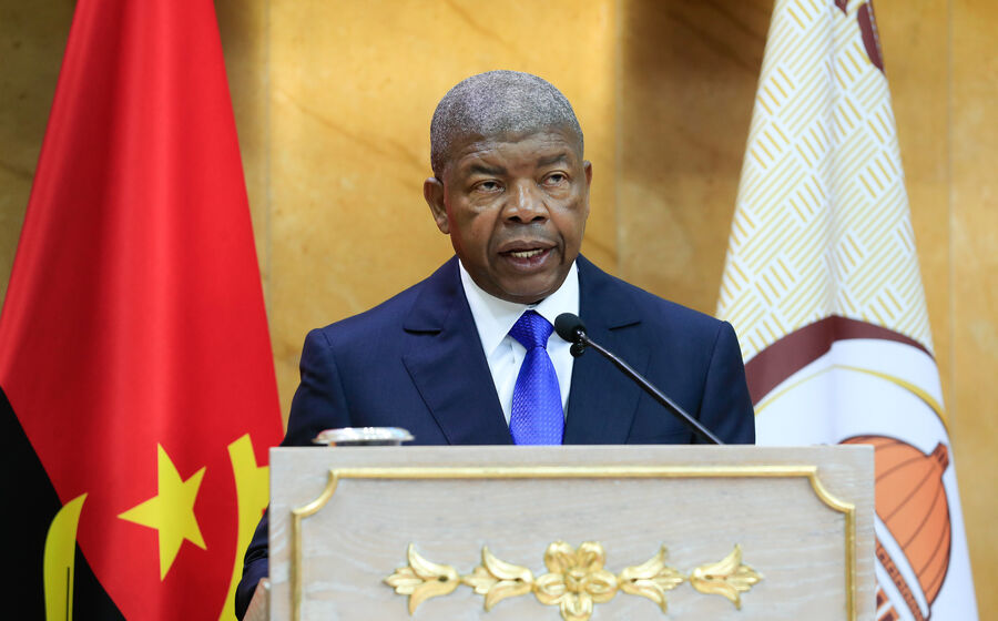 João Lourenço anuncia concessões petrolíferas e refinaria de ouro em Luanda