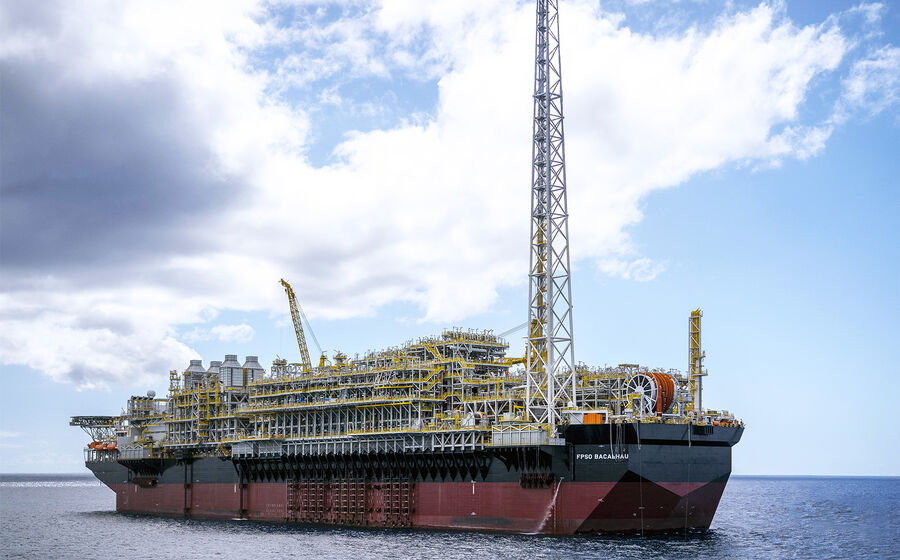 Plataforma Bacalhau de consórcio da Galp no Brasil inicia produção