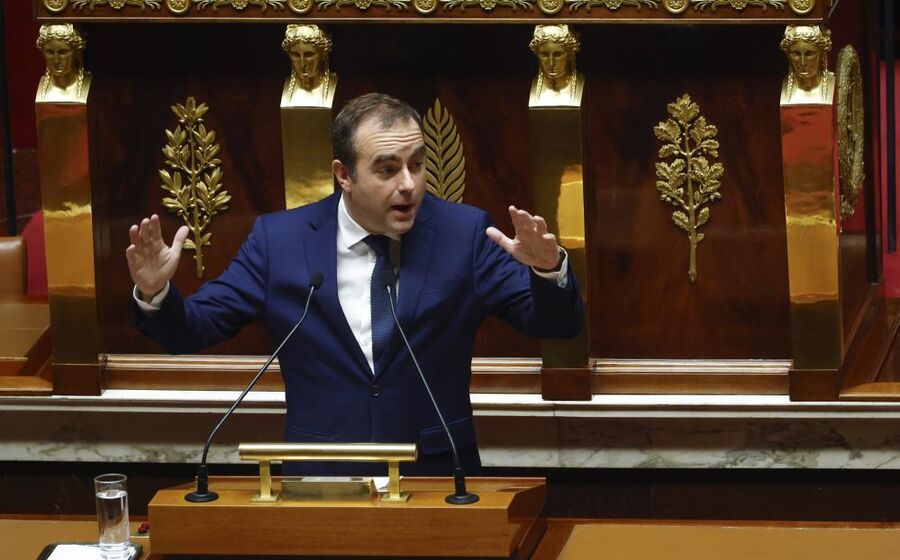 França: Lecornu sobrevive à primeira moção de censura
