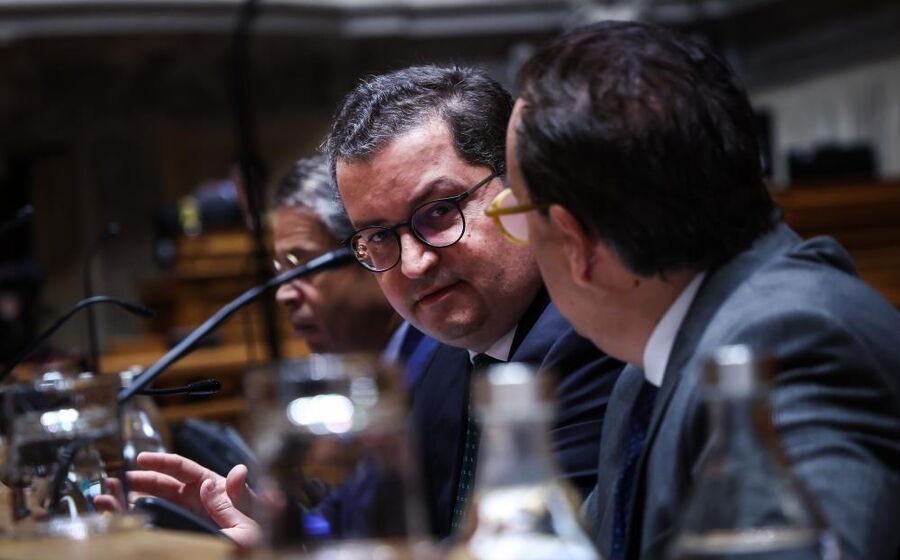 Ministro das Finanças, Joaquim Miranda Sarmento, na apresentação do OE 2026 no Parlamento.