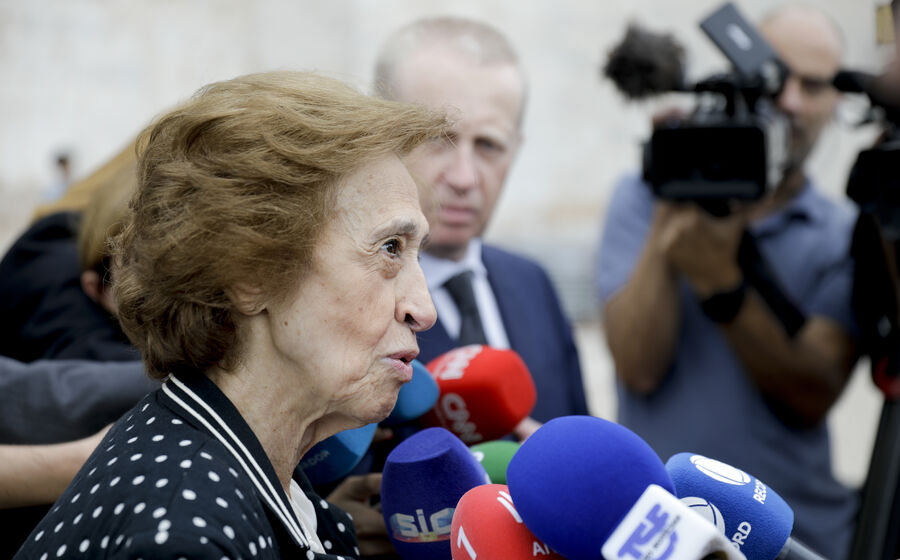 Manuela Ferreira Leite aborda défices orçamentais em Lisboa