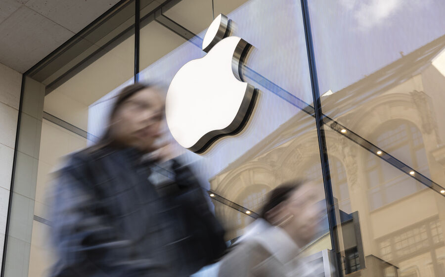 Apple atinge brevemente os 4 biliões de dólares em bolsa