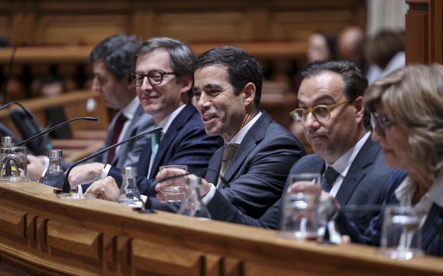 Leitão Amaro desafiou a IL a acompanhar a proposta de valorização salarial dos dirigentes de topo.