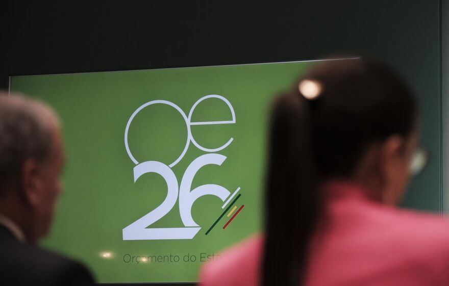 O ministro Miranda Sarmento na conferência de apresentação do OE2026