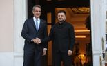 Zelensky e o primeiro-ministro grego, Kyriakos Mitsotakis, discutem importação de gás para a Ucrânia