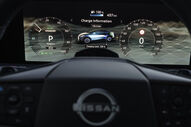 Painel do Nissan mostra informação de carregamento e autonomia de 457 km